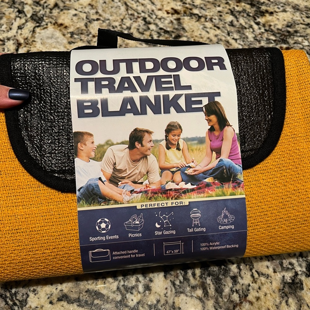 NWT outdoor travel blanket